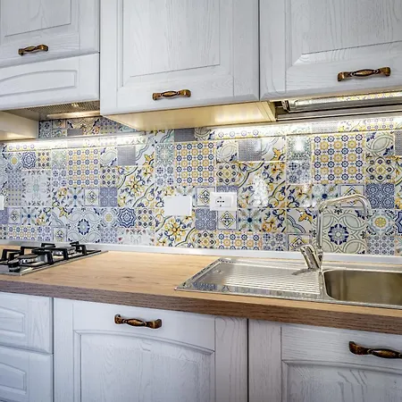 Yid Bandini Apartamento